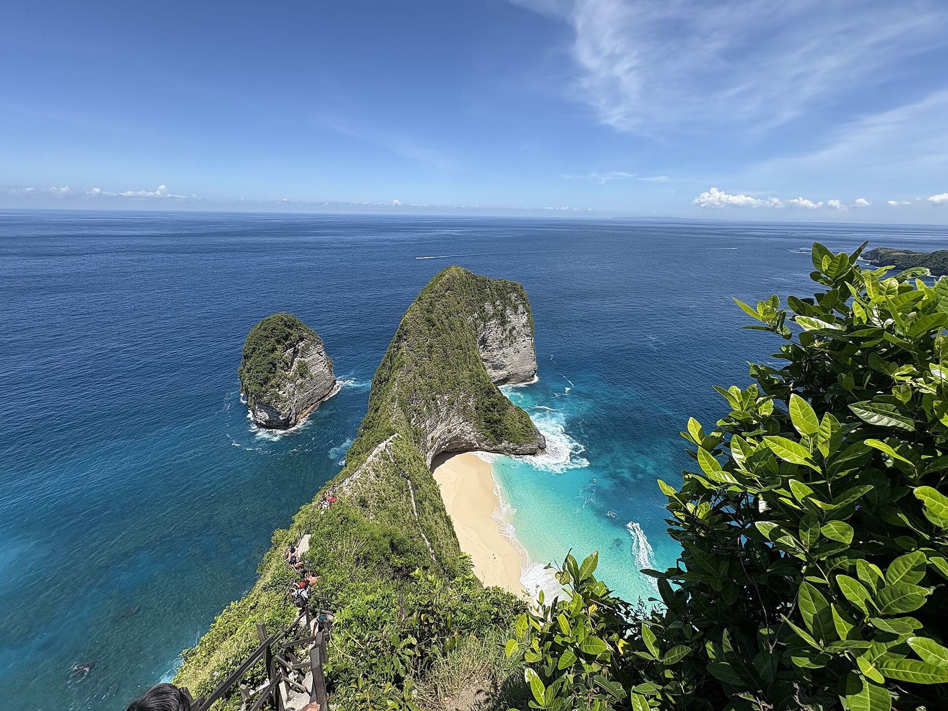 Kelingking Beach på Nusa Penida med den dinosaurieformade klippudden
